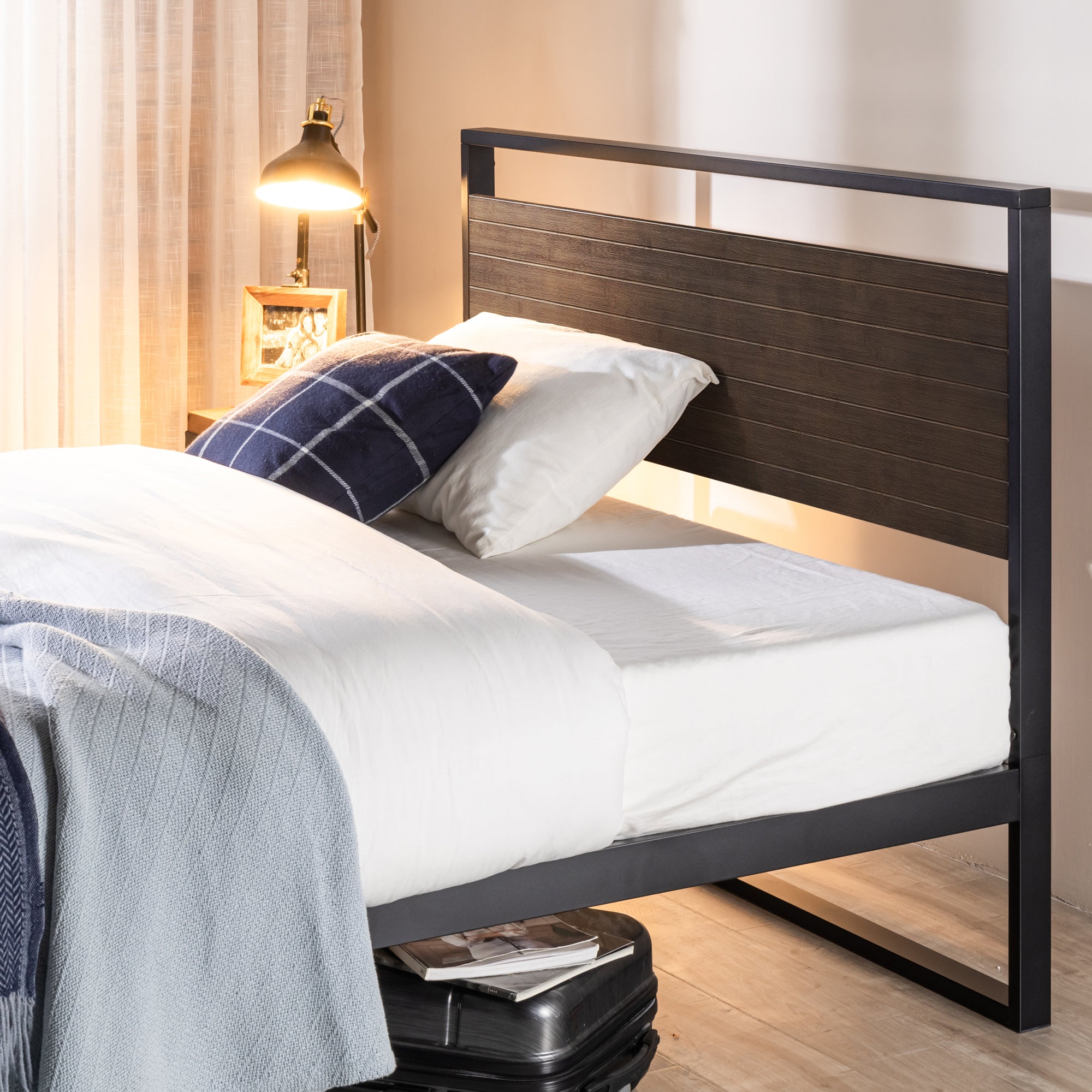 Zinus Suzanne 37 inch Metal and Wood Platform Bed Frame Solid Wood