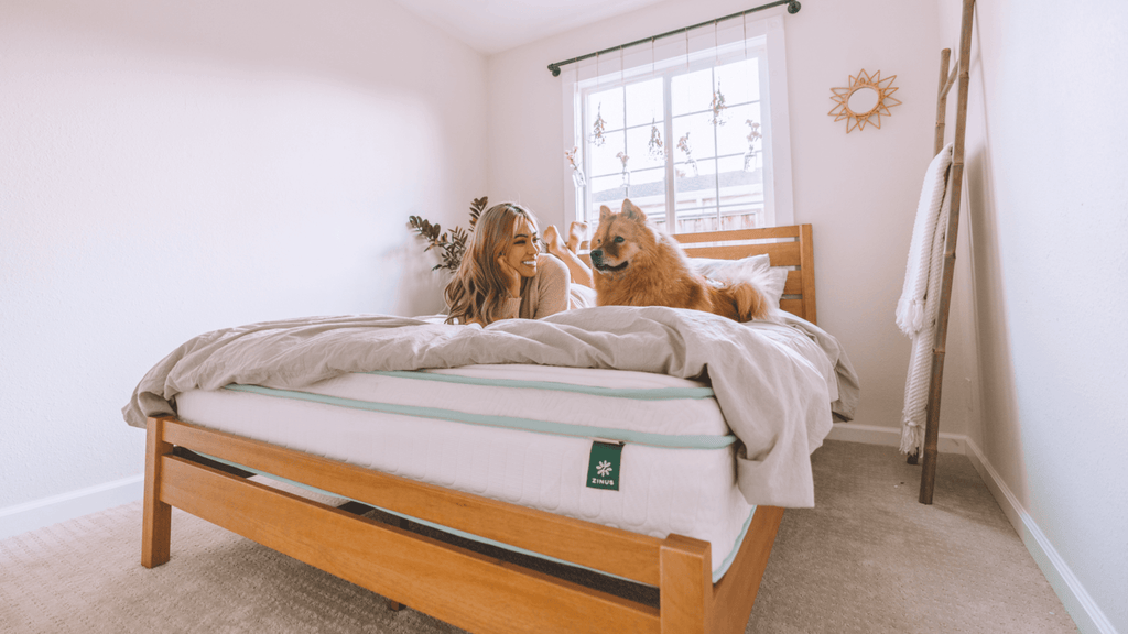 girl and dog on zinus hybrid mattress 