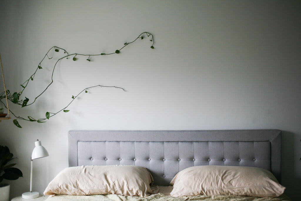 dachelle platform bed frame in light grey 
